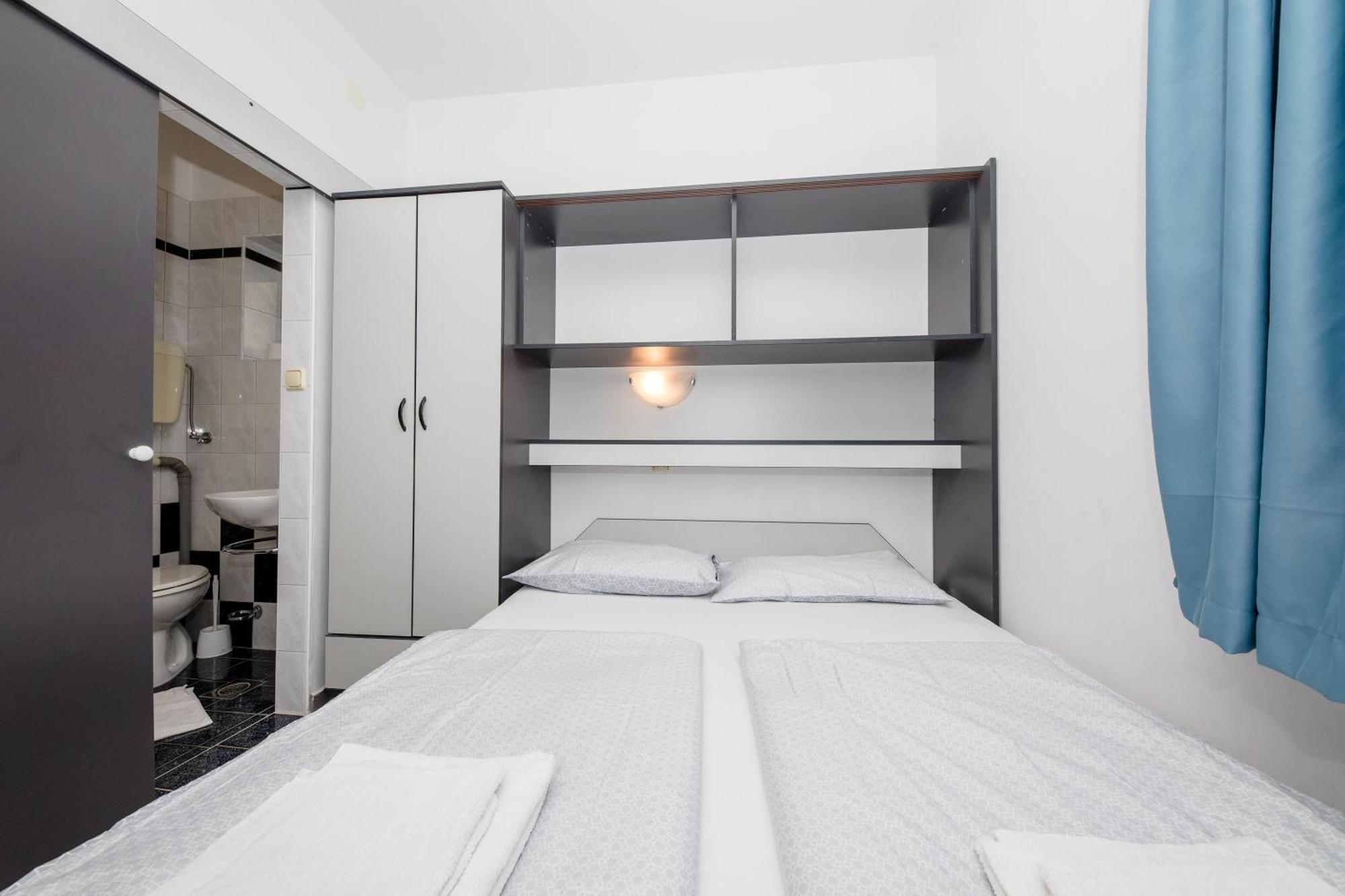 Apartments And Rooms By The Sea Supetarska Draga - Gornja, Rab - 11579 Habitación foto